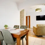 Cosy Close To The In By Renters Apartamento *