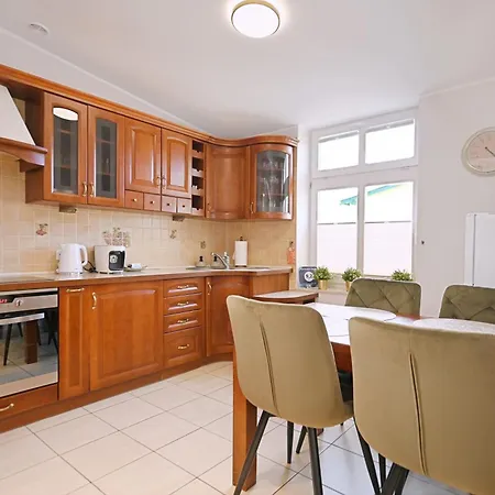 דירה Cosy Close To The In By Renters