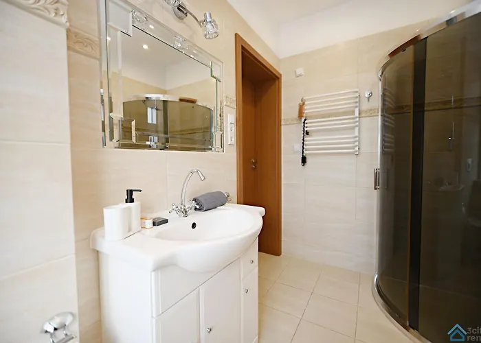 Cosy Close To The In By Renters דירה