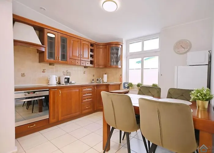 Апартаменты Cosy Close To The In By Renters *