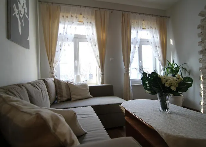 דירה Cosy Close To The In By Renters *