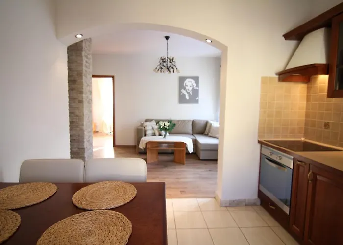 Cosy Close To The In By Renters דירה *